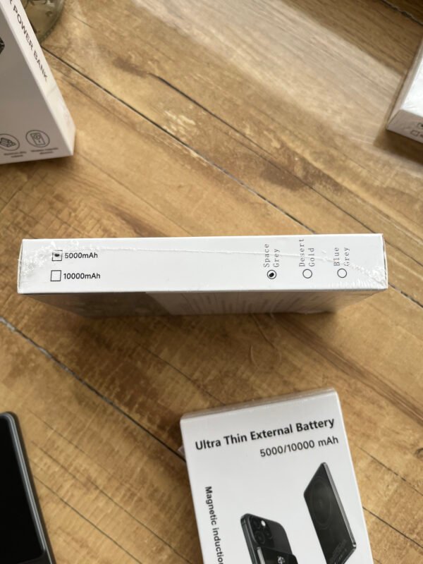 Batería Externa ultra delgada con Soporte, Pantalla LED y Gancho – Carga Inalámbrica o por Cable - Image 14
